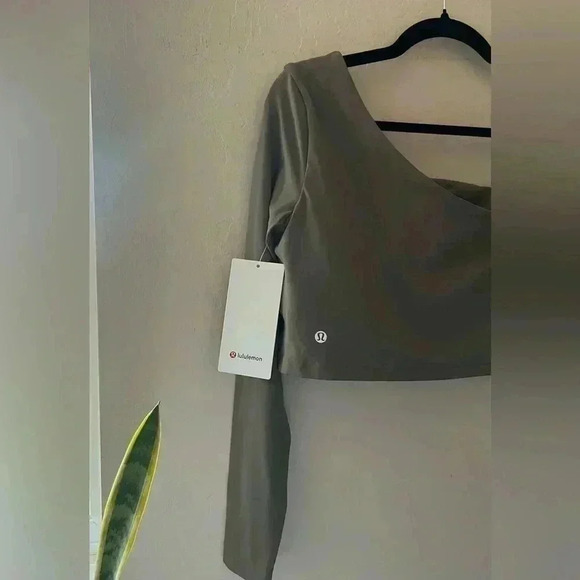 NWT lululemon Align™ Asymmetrical Long-Sleeve Shirt - Picture 3 of 10